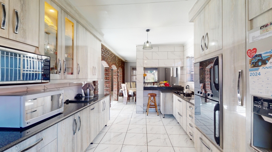 5 Bedroom Property for Sale in Sunward Park Gauteng