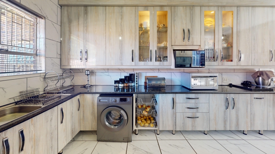 5 Bedroom Property for Sale in Sunward Park Gauteng