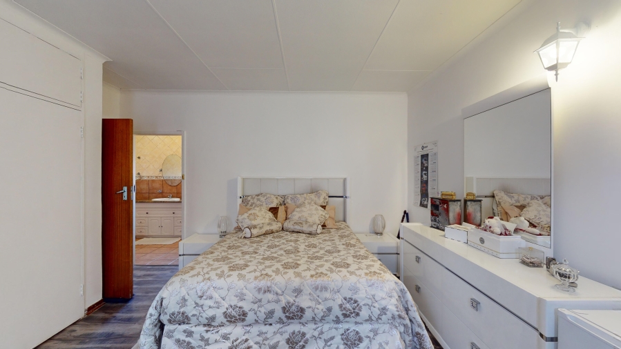 5 Bedroom Property for Sale in Sunward Park Gauteng
