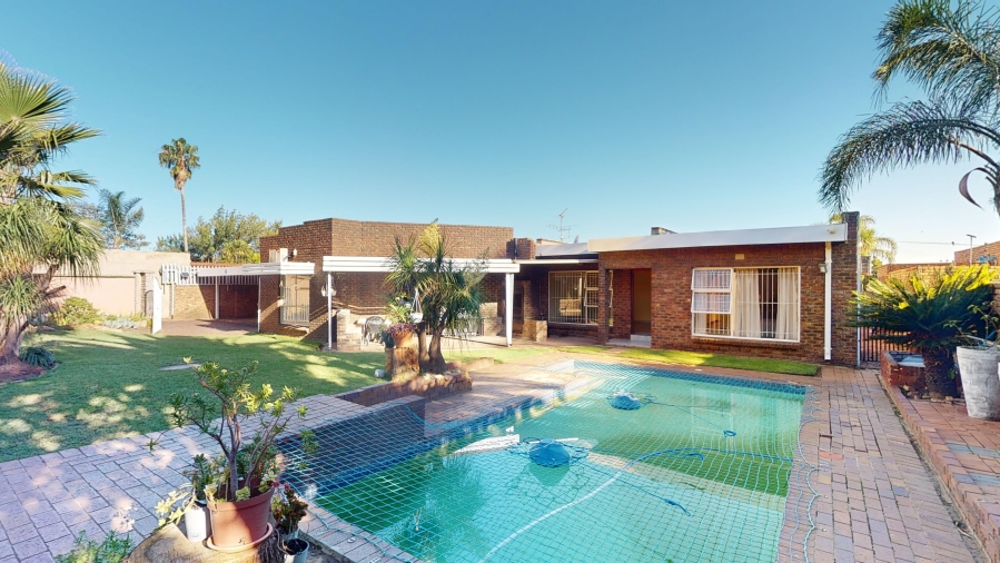 5 Bedroom Property for Sale in Sunward Park Gauteng