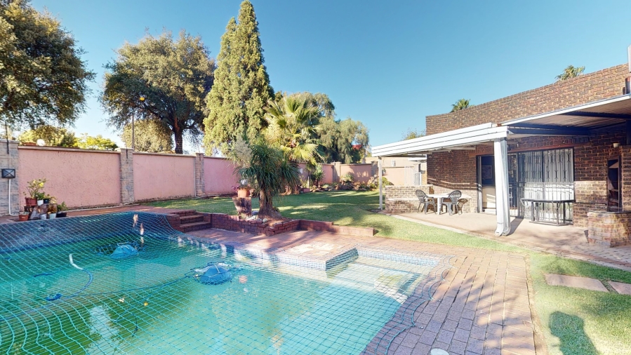 5 Bedroom Property for Sale in Sunward Park Gauteng