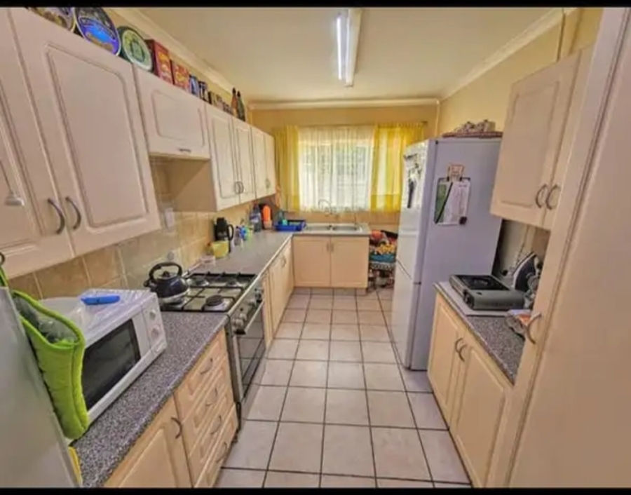 3 Bedroom Property for Sale in Dorandia Gauteng
