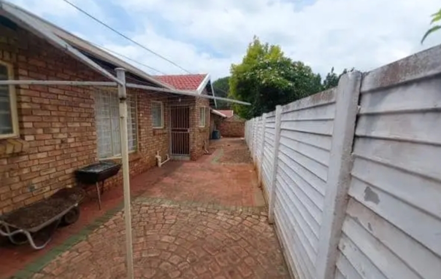 3 Bedroom Property for Sale in Dorandia Gauteng
