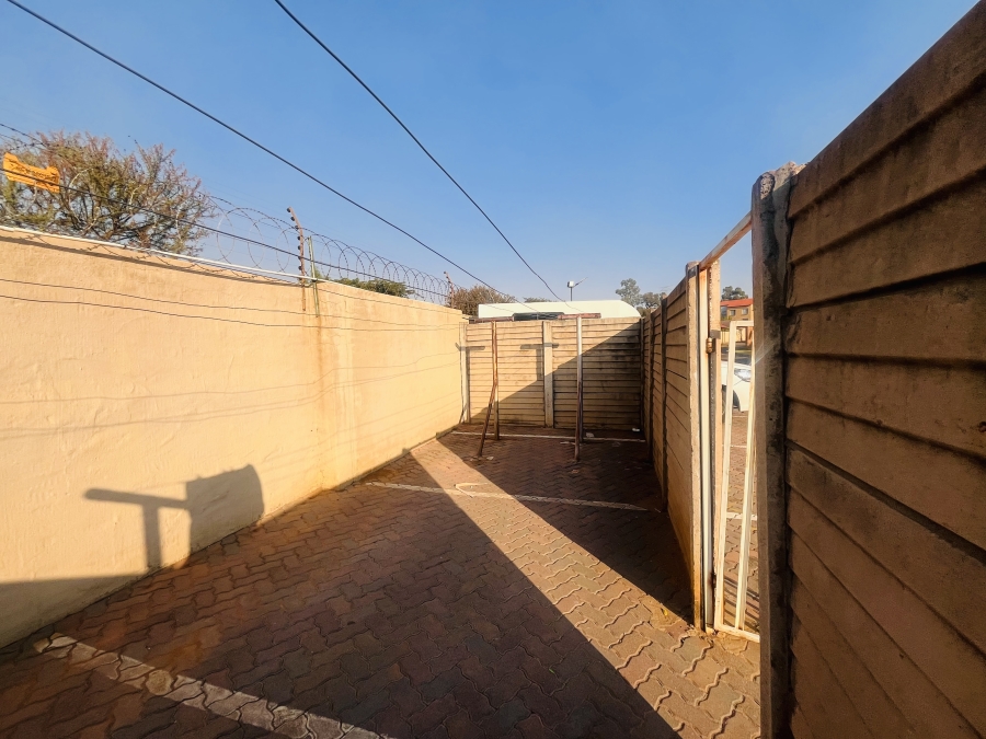 1 Bedroom Property for Sale in The Orchards Gauteng