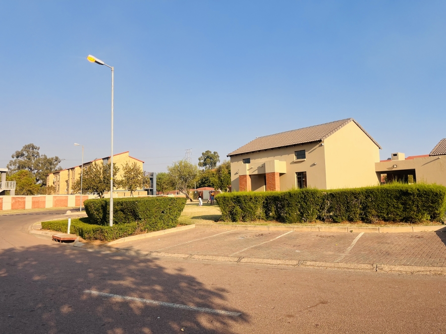 1 Bedroom Property for Sale in The Orchards Gauteng