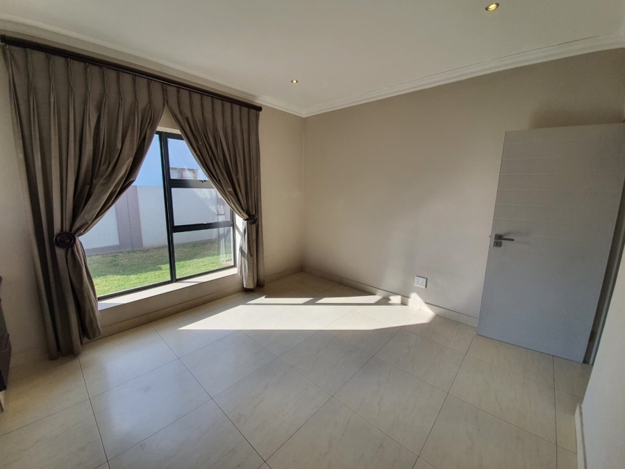 To Let 4 Bedroom Property for Rent in Midstream Estate Gauteng