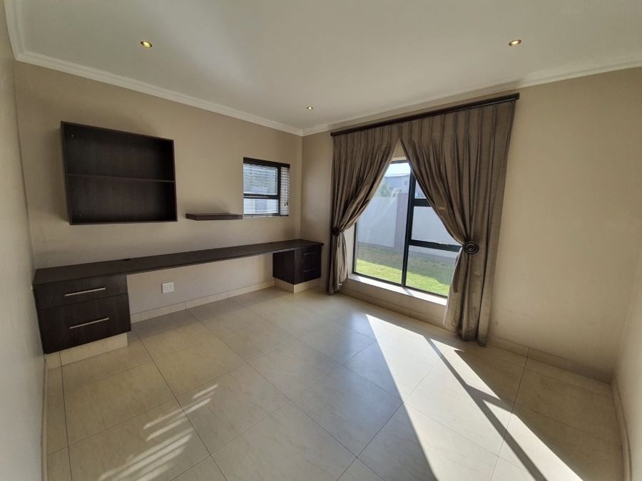 To Let 4 Bedroom Property for Rent in Midstream Estate Gauteng