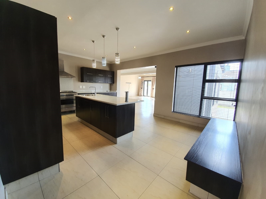 To Let 4 Bedroom Property for Rent in Midstream Estate Gauteng