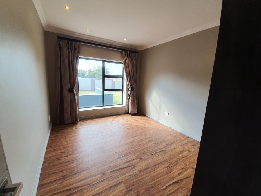 To Let 4 Bedroom Property for Rent in Midstream Estate Gauteng