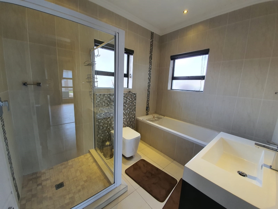 To Let 4 Bedroom Property for Rent in Midstream Estate Gauteng