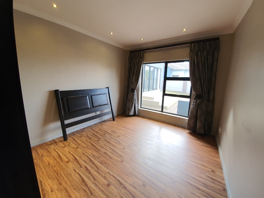 To Let 4 Bedroom Property for Rent in Midstream Estate Gauteng