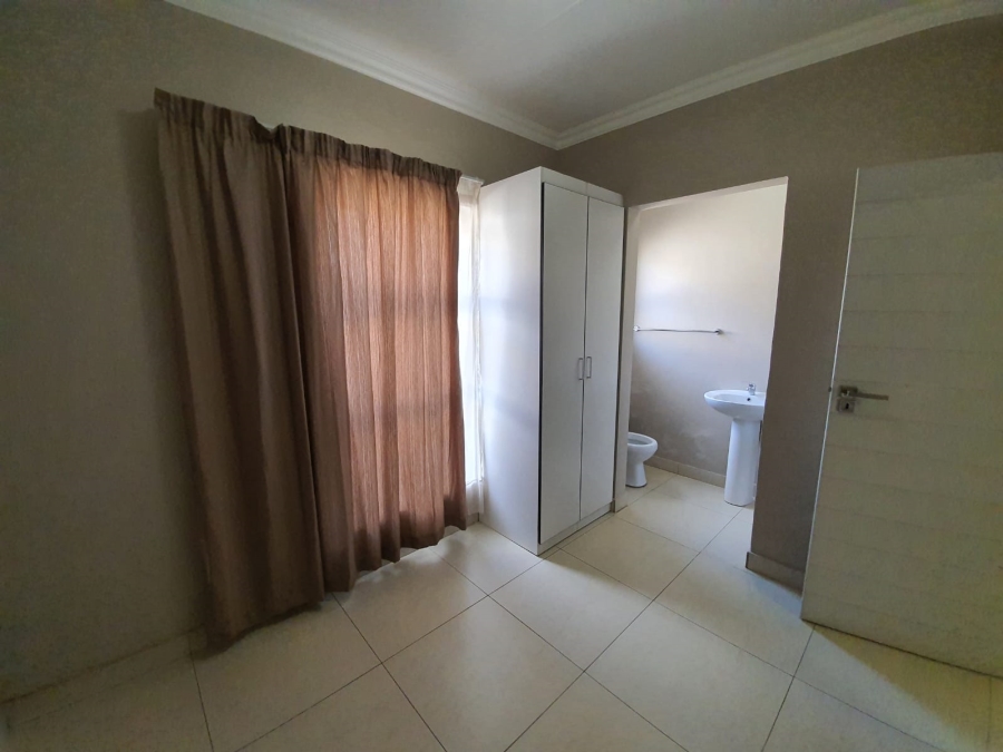 To Let 4 Bedroom Property for Rent in Midstream Estate Gauteng