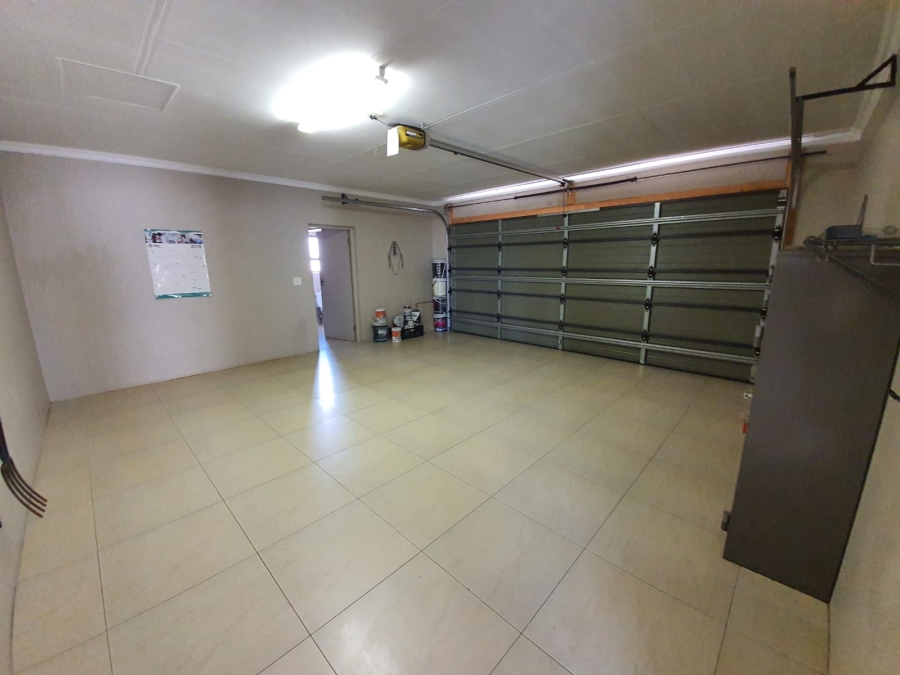 To Let 4 Bedroom Property for Rent in Midstream Estate Gauteng