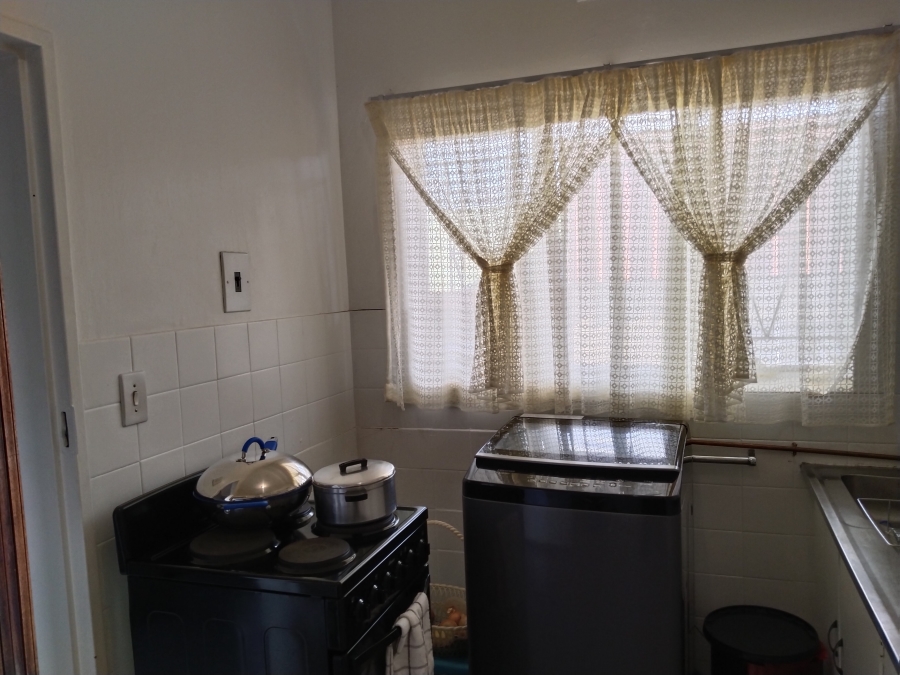 To Let 2 Bedroom Property for Rent in Florida Lake Gauteng