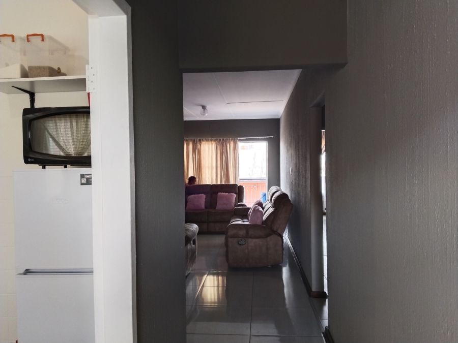 To Let 2 Bedroom Property for Rent in Florida Lake Gauteng
