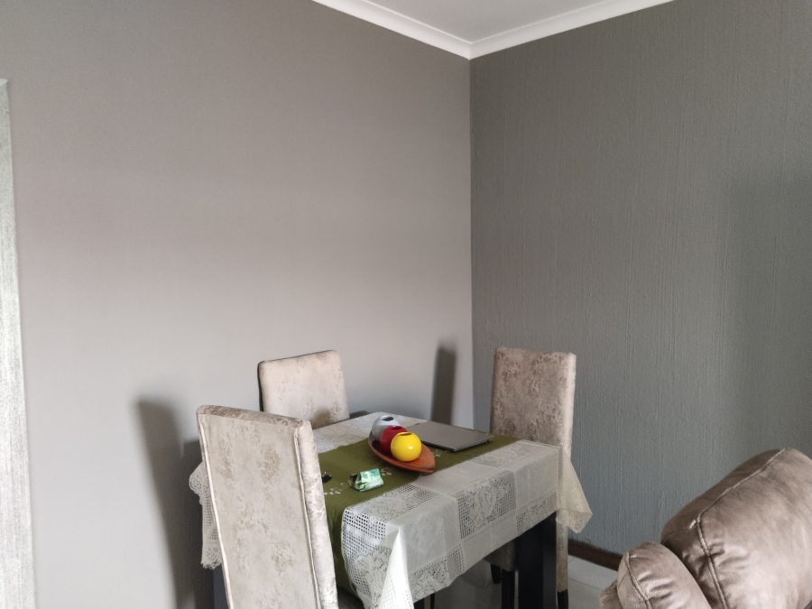 To Let 2 Bedroom Property for Rent in Florida Lake Gauteng