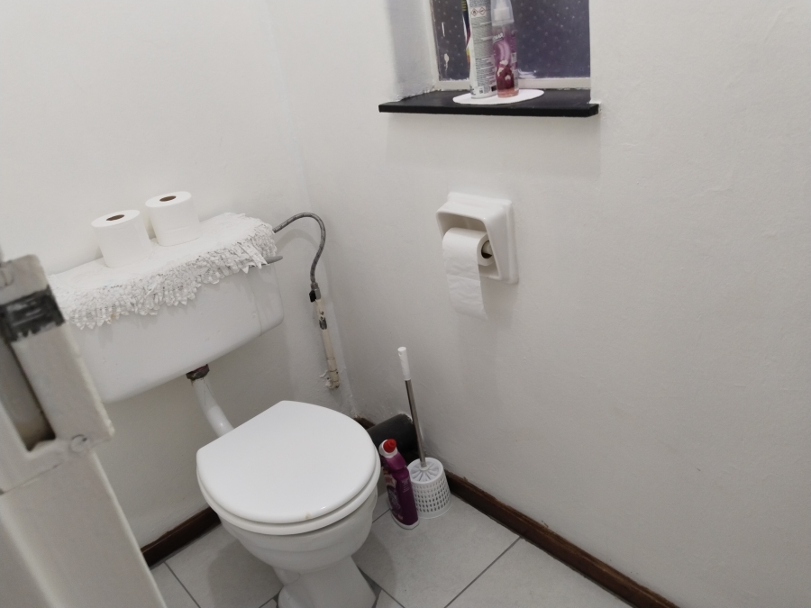 To Let 2 Bedroom Property for Rent in Florida Lake Gauteng
