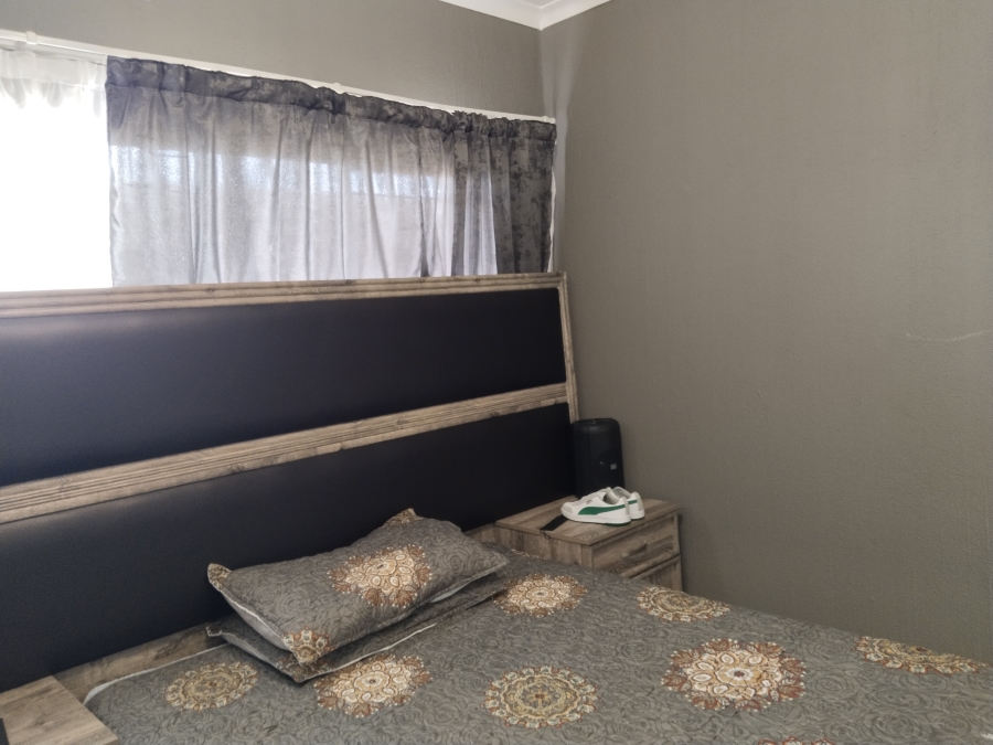 To Let 2 Bedroom Property for Rent in Florida Lake Gauteng