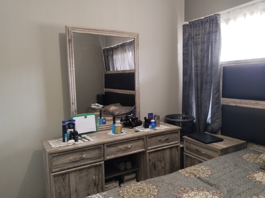 To Let 2 Bedroom Property for Rent in Florida Lake Gauteng