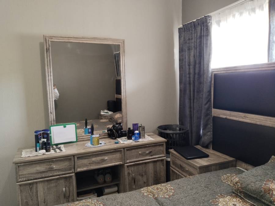 To Let 2 Bedroom Property for Rent in Florida Lake Gauteng