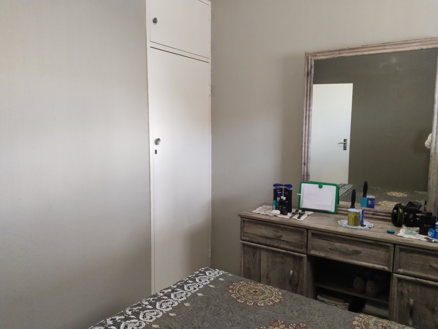 To Let 2 Bedroom Property for Rent in Florida Lake Gauteng