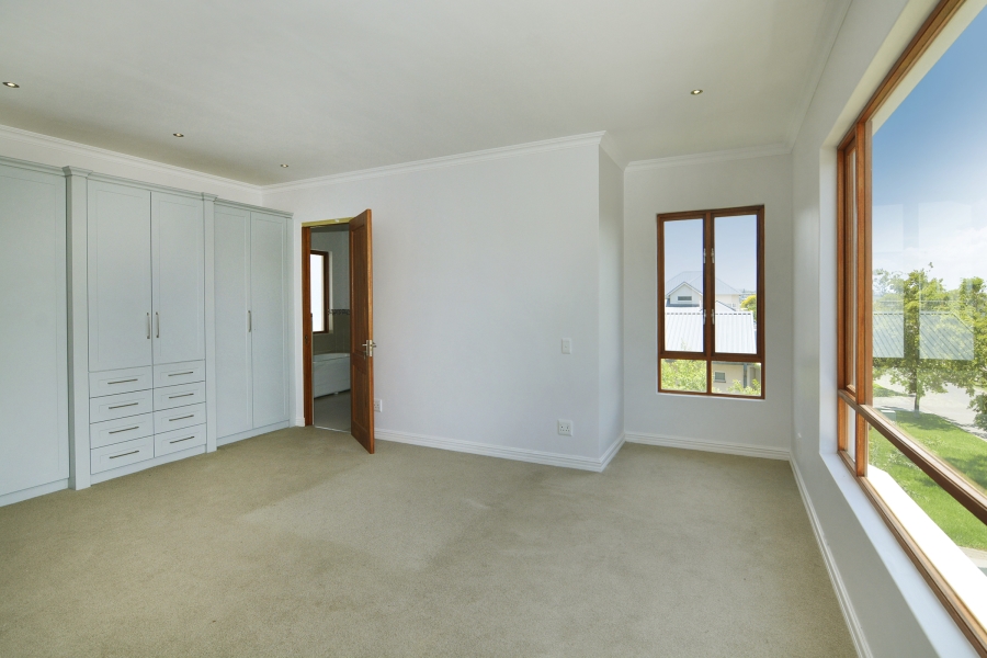 To Let 4 Bedroom Property for Rent in Waterfall Country Village Gauteng