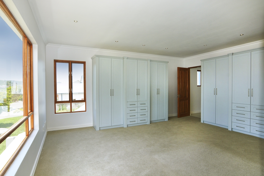 To Let 4 Bedroom Property for Rent in Waterfall Country Village Gauteng
