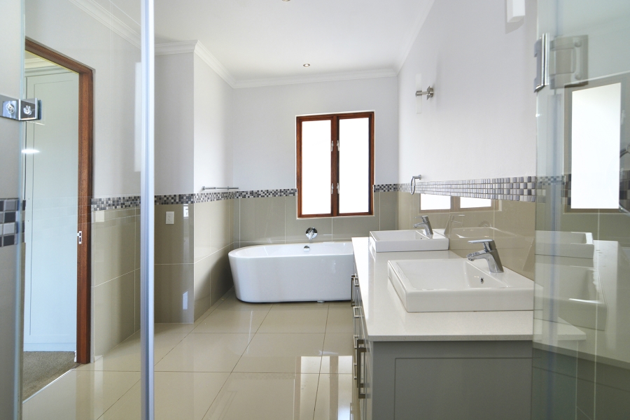 To Let 4 Bedroom Property for Rent in Waterfall Country Village Gauteng