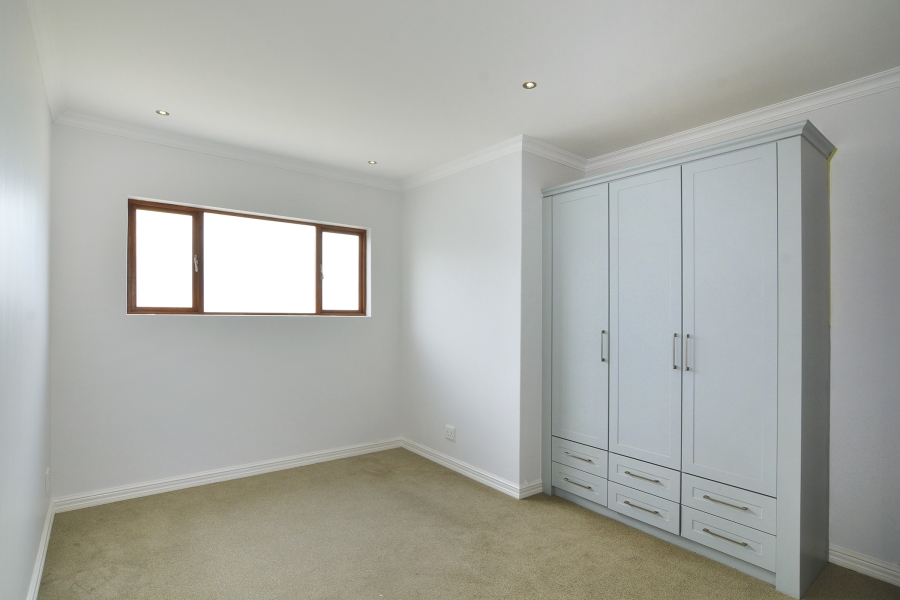 To Let 4 Bedroom Property for Rent in Waterfall Country Village Gauteng