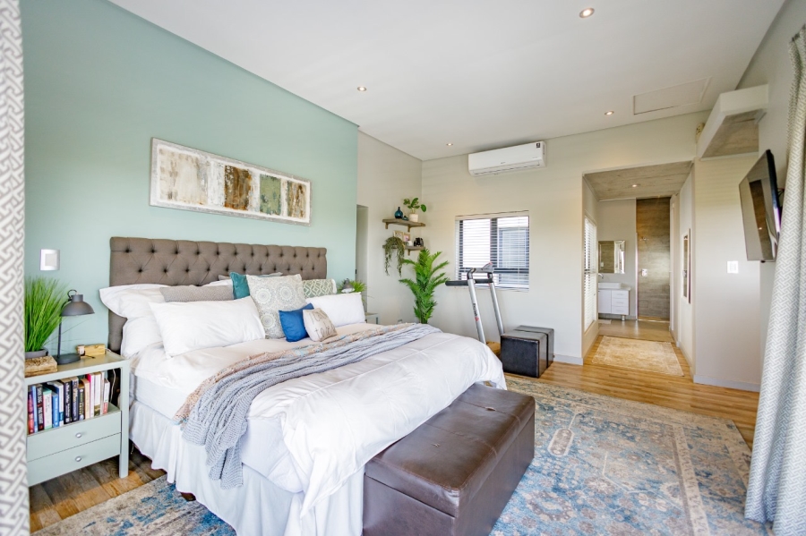 5 Bedroom Property for Sale in Copperleaf Estate Gauteng
