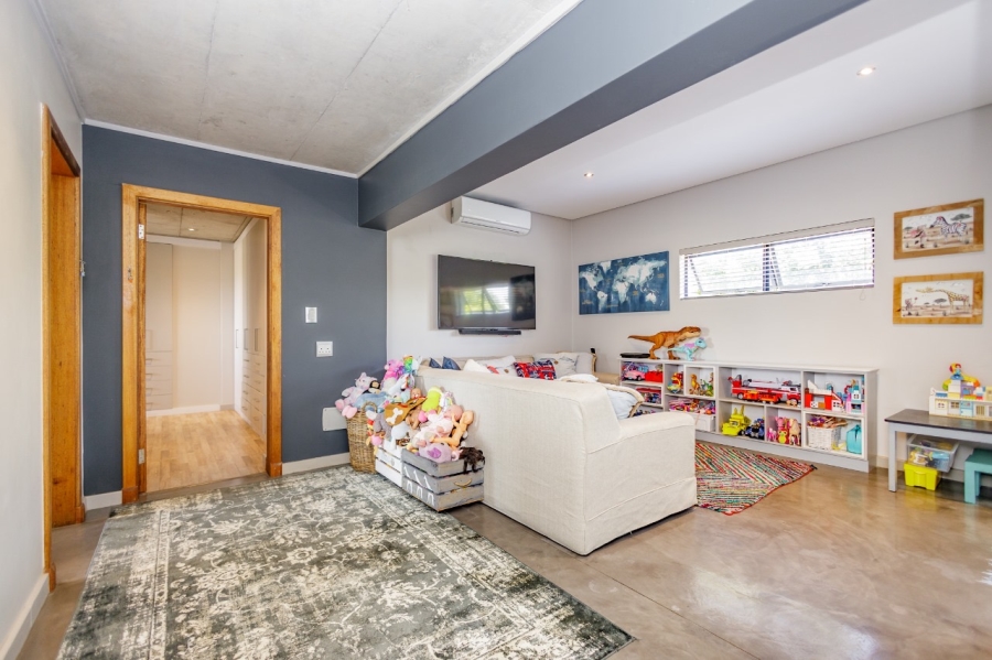 5 Bedroom Property for Sale in Copperleaf Estate Gauteng