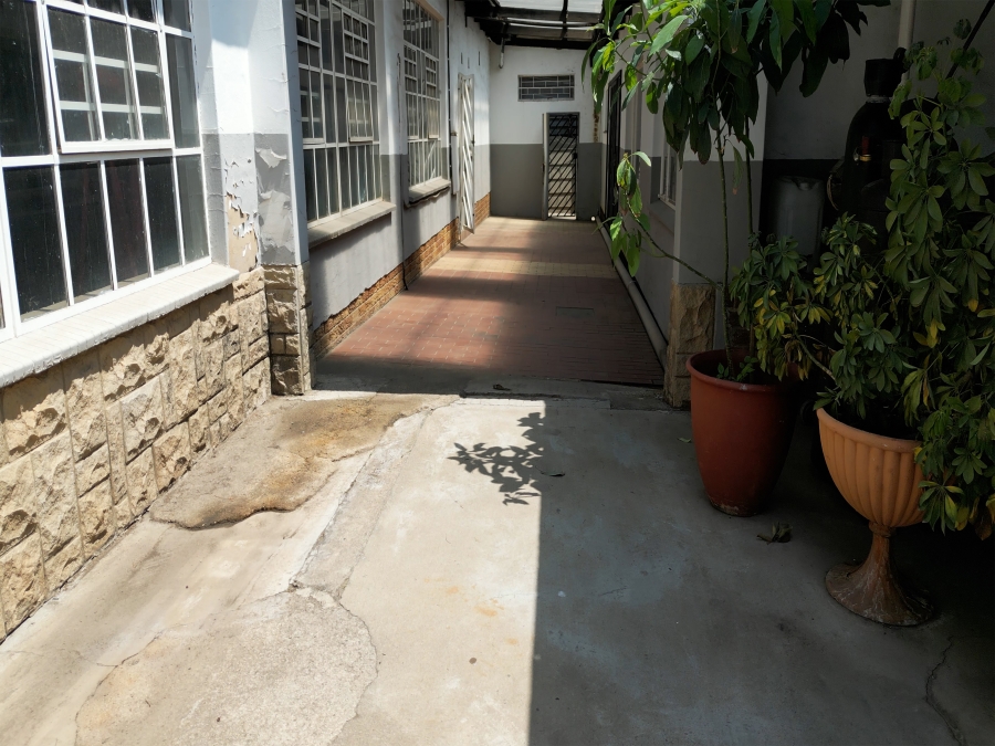 Commercial Property for Sale in Fontainebleau Gauteng