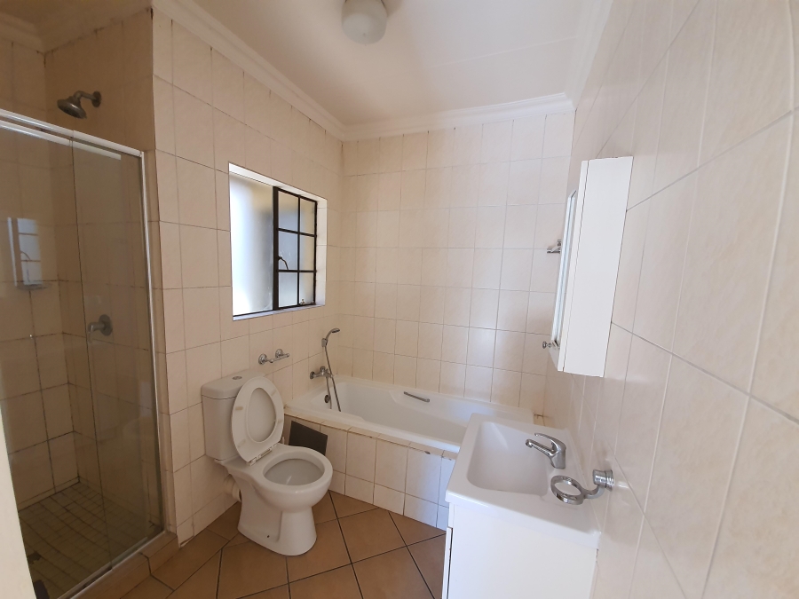 To Let 3 Bedroom Property for Rent in Oriel Gauteng