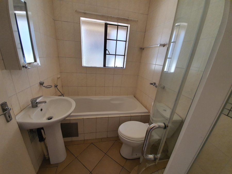 To Let 3 Bedroom Property for Rent in Oriel Gauteng