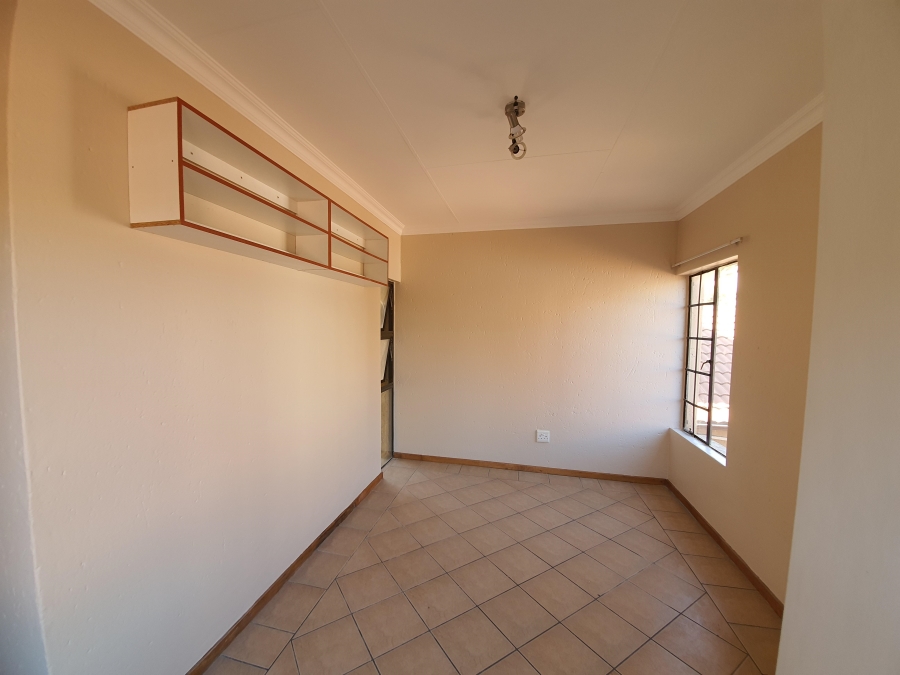 To Let 3 Bedroom Property for Rent in Oriel Gauteng