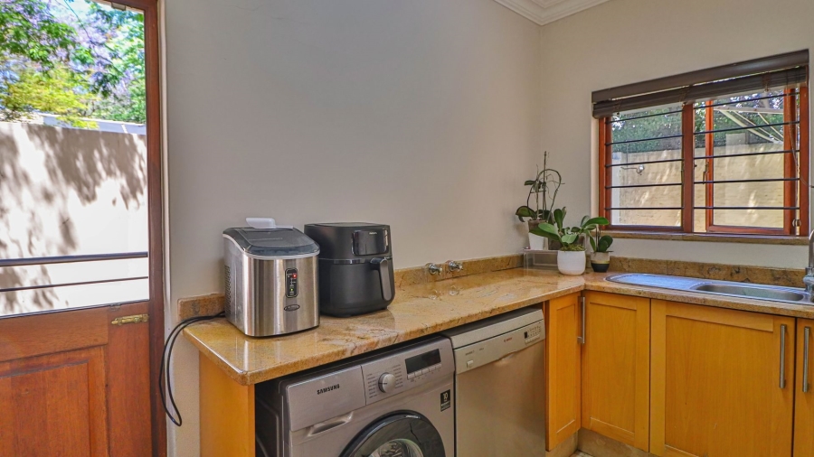 To Let 5 Bedroom Property for Rent in Bryanston Gauteng