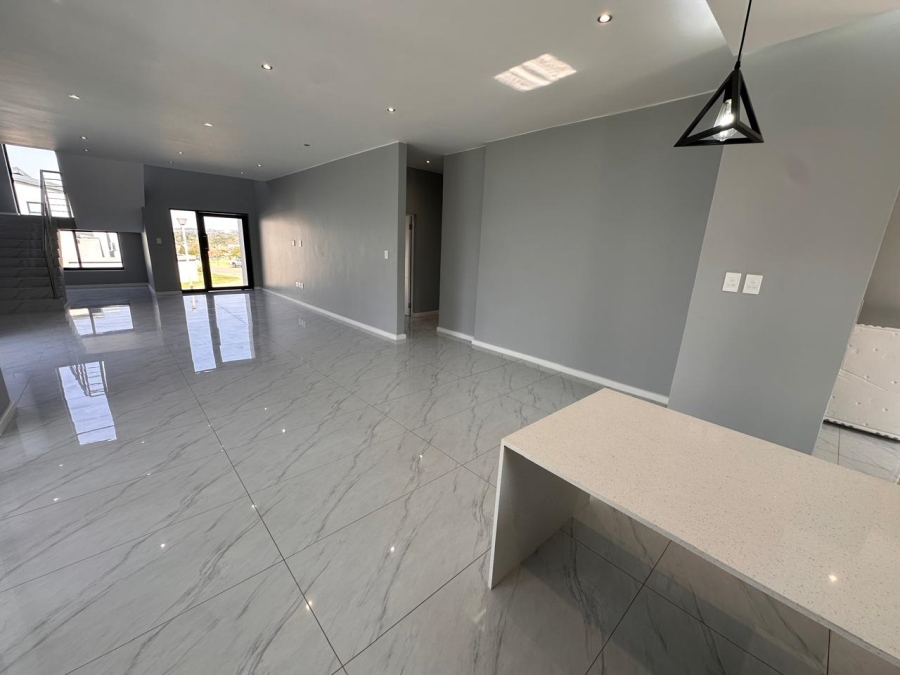 4 Bedroom Property for Sale in Blue Hills AH Gauteng