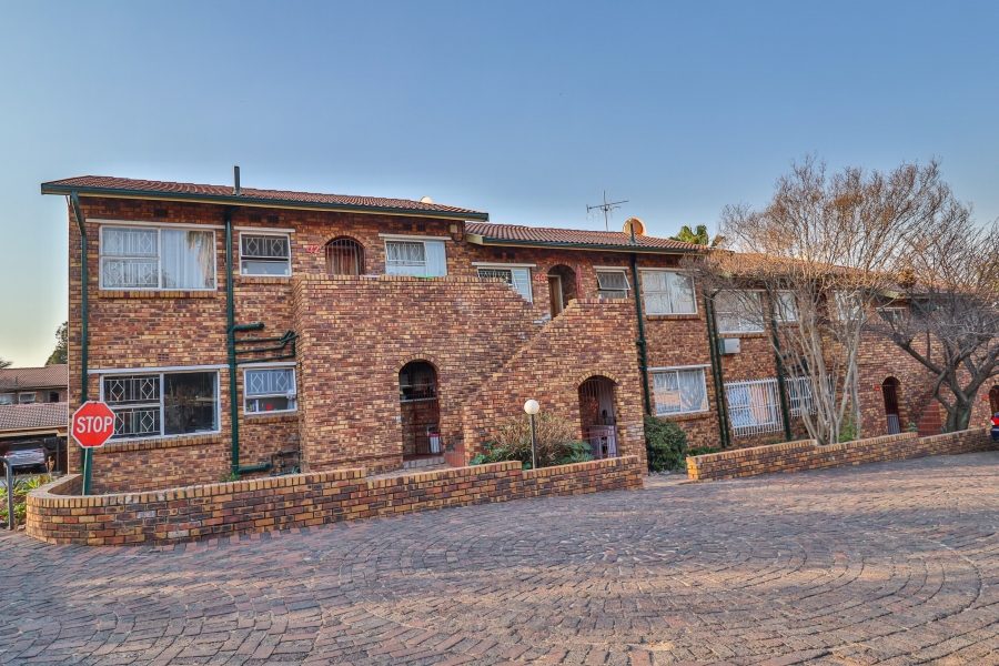 2 Bedroom Property for Sale in Buccleuch Gauteng