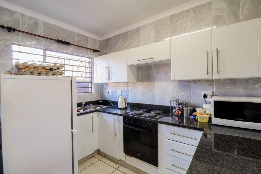2 Bedroom Property for Sale in Buccleuch Gauteng