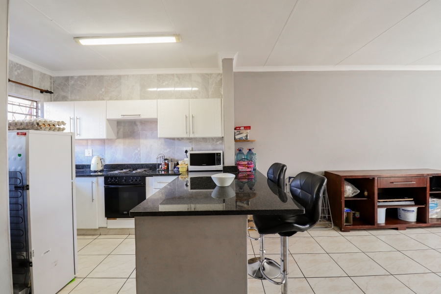 2 Bedroom Property for Sale in Buccleuch Gauteng
