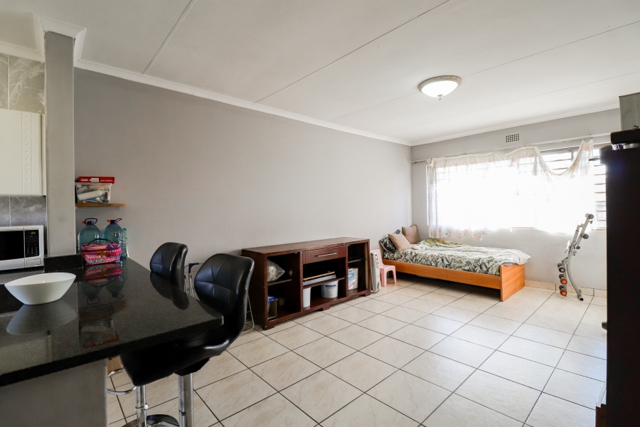2 Bedroom Property for Sale in Buccleuch Gauteng