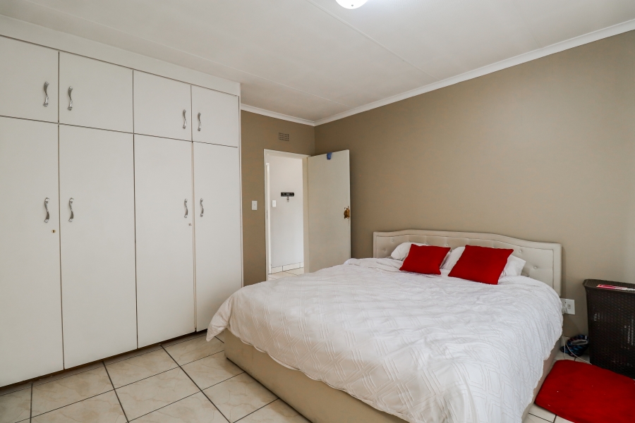 2 Bedroom Property for Sale in Buccleuch Gauteng