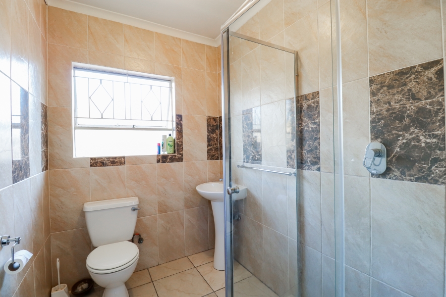 2 Bedroom Property for Sale in Buccleuch Gauteng
