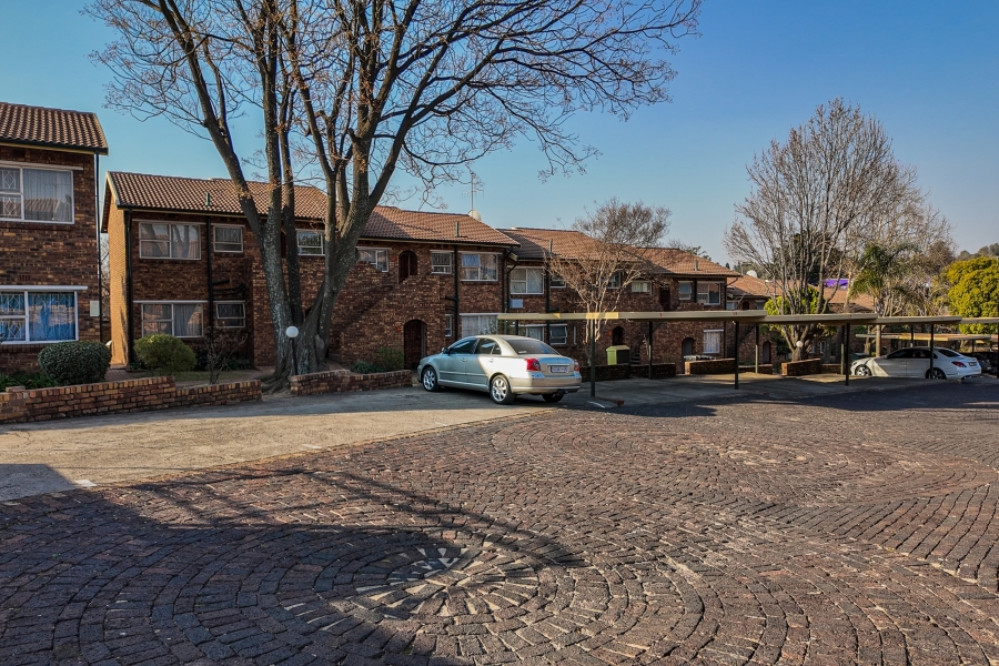2 Bedroom Property for Sale in Buccleuch Gauteng