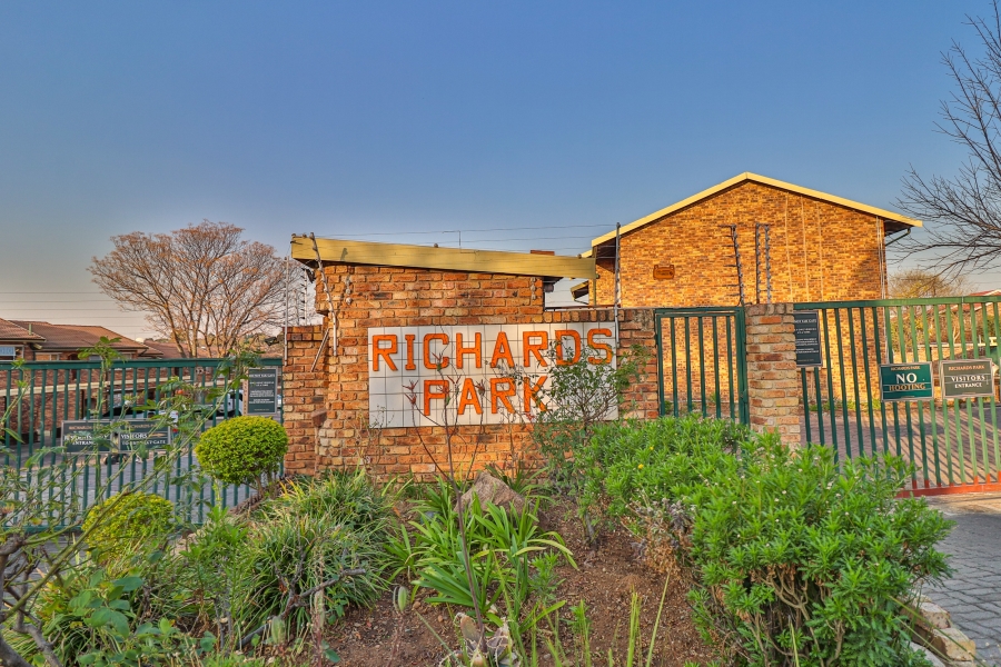 2 Bedroom Property for Sale in Buccleuch Gauteng