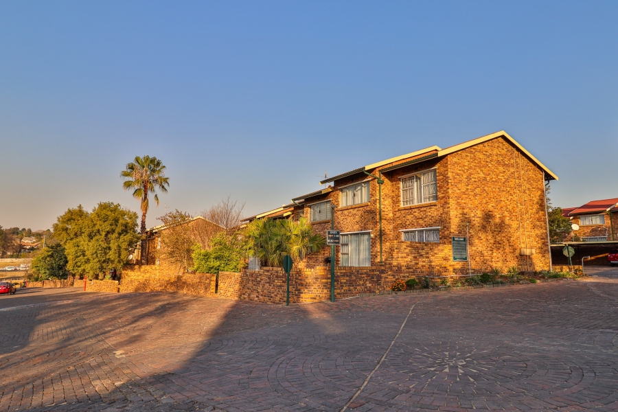 2 Bedroom Property for Sale in Buccleuch Gauteng