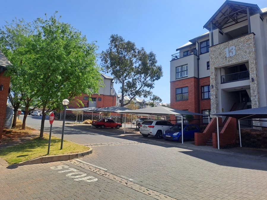1 Bedroom Property for Sale in Oakdene Gauteng
