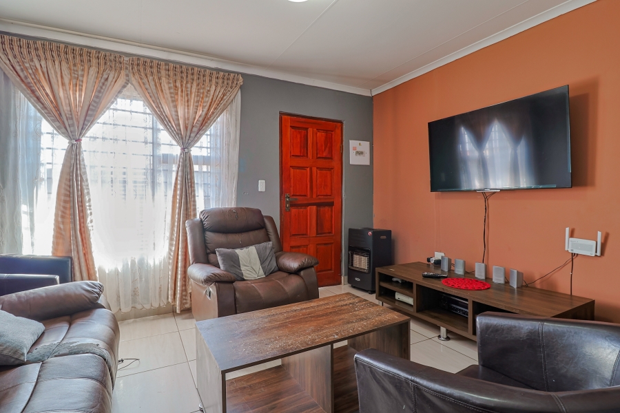 2 Bedroom Property for Sale in Lenasia South Gauteng
