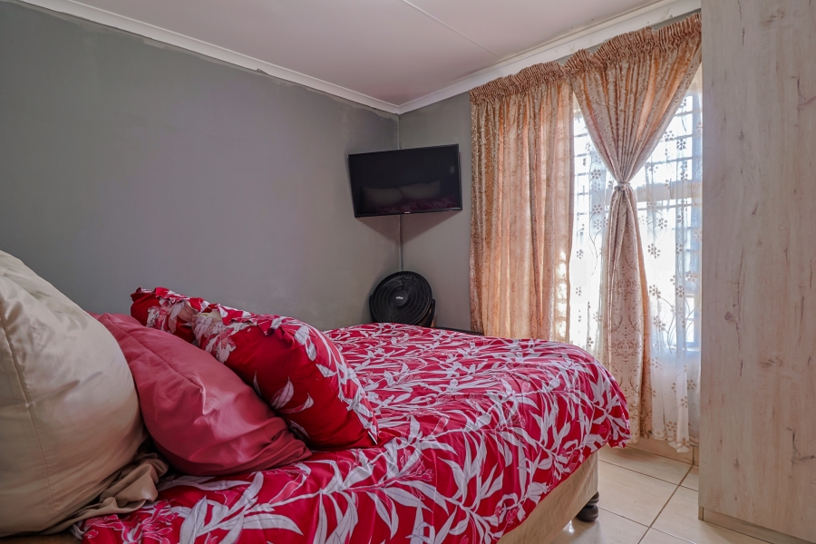 2 Bedroom Property for Sale in Lenasia South Gauteng