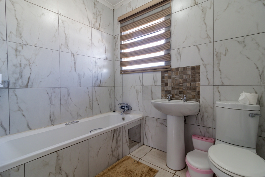 2 Bedroom Property for Sale in Lenasia South Gauteng